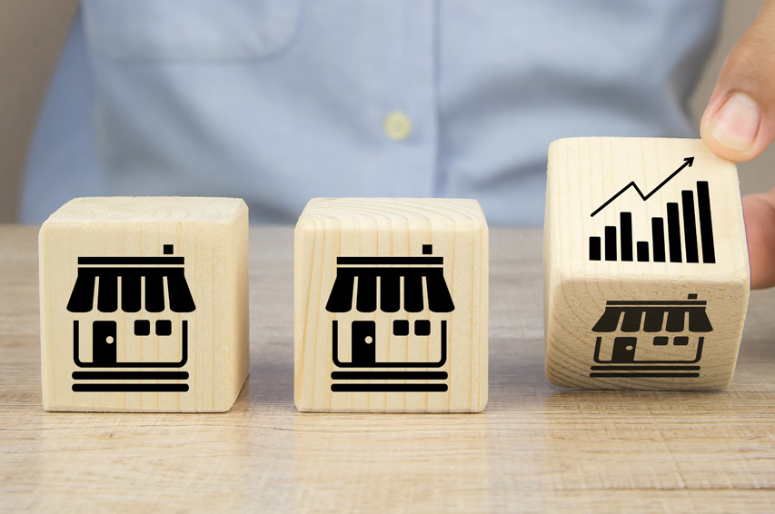 Franchising-1-Market-Served-Stock-Imagery an advisor giving advice to a client